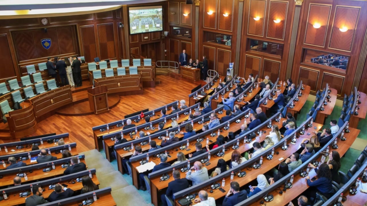Konstituohet Kuvendi i Kosovës, zgjidhen nënkryetarët por PDK mbetet jashtë