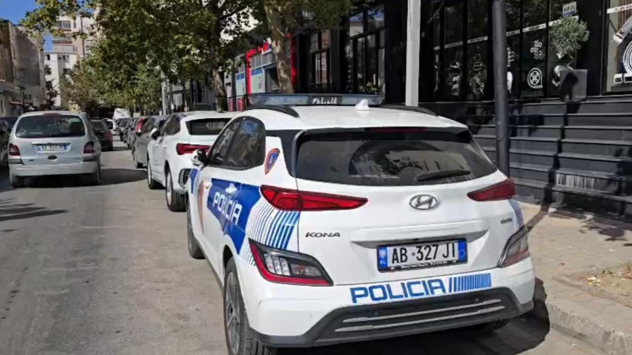 Të shtëna me armë në Urakë të Matit, digjet makinë 2 km larg dhe gjenden dy kallashnikovë