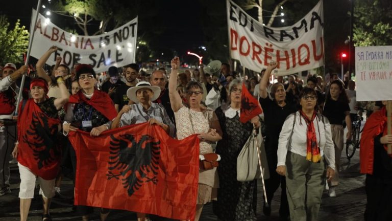 106 ditë protestë para Kryeministrisë, thirrje për bojkot shkollash dhe bllokim rrugësh