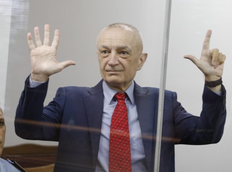 Gjykata e Apelit pranon kërkesën e Ilir Metës, del nga kafazi i qelqtë në seancë