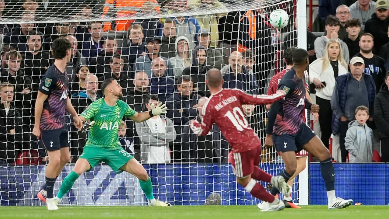 Liverpool mposht Tottenham 3-1 në Carabao Cup dhe kalon më tej pa lënë vend për surpriza