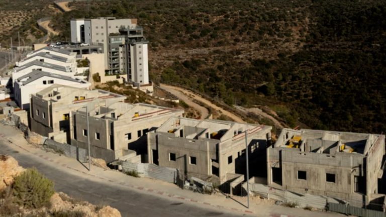 Mbi 130 juristë në Britani: Sanksionet ndaj Izraelit nuk mjaftojnë sipas ligjit ndërkombëtar