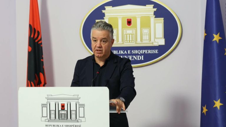 Nafta 229 lekë/litër, PD akuzon qeverinë për pasivitet dhe kërkon heqjen e taksës së qarkullimit
