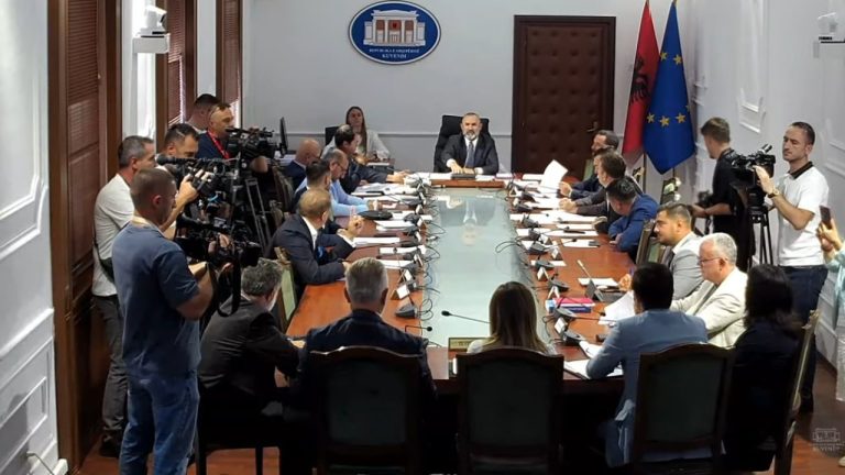 Statusi i gjyqtarëve dhe prokurorëve, PD detyron dëgjesë në Komisionin e Ligjeve