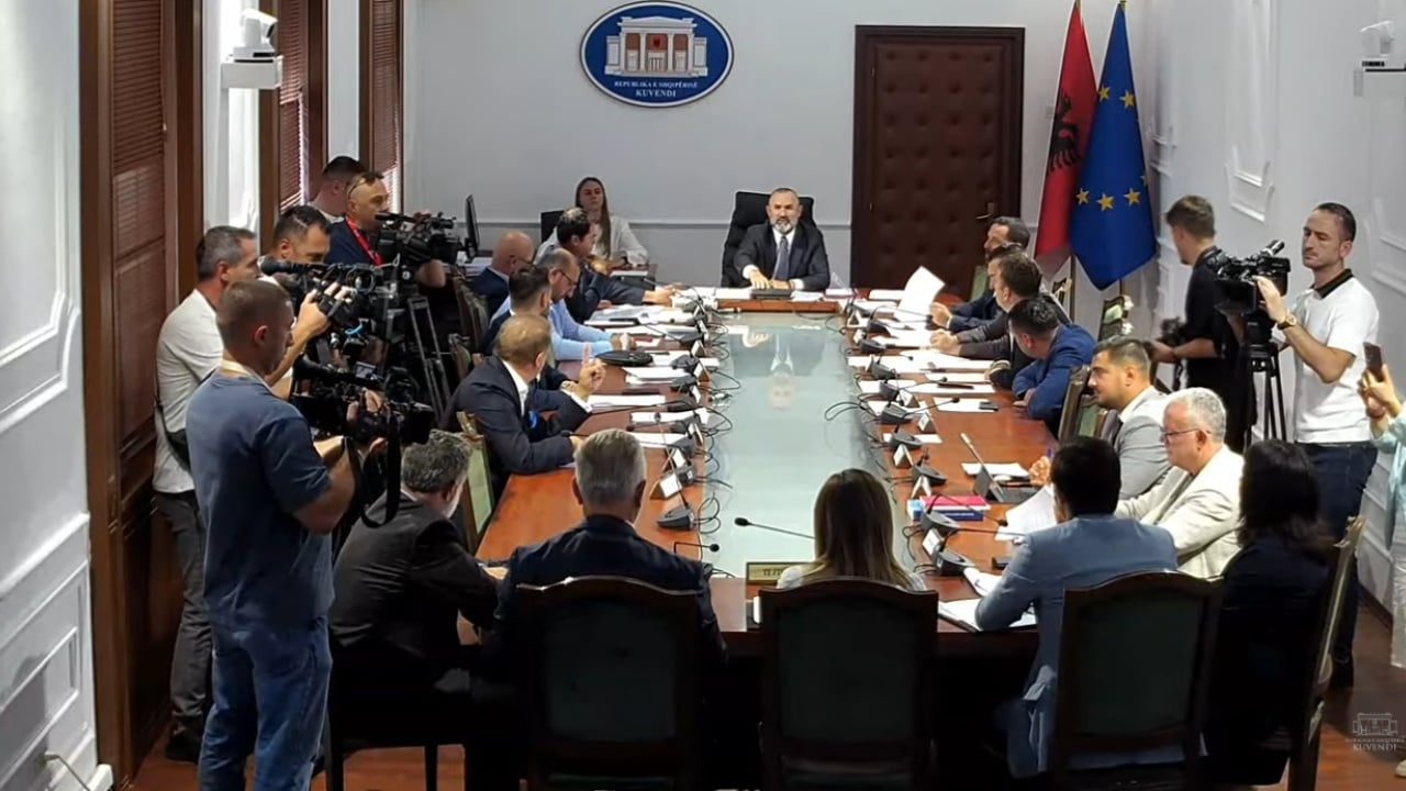 Statusi i gjyqtarëve dhe prokurorëve, PD detyron dëgjesë në Komisionin e Ligjeve