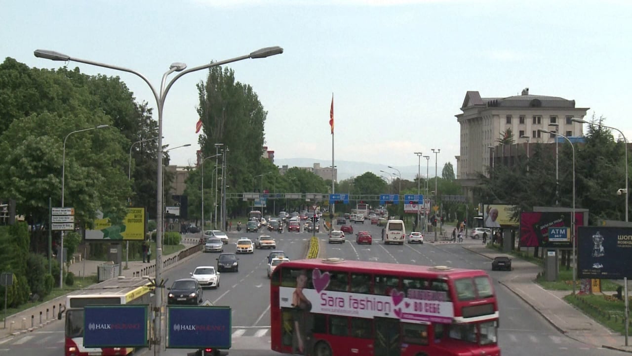 Ulen taksat për karburantet në disa vende europiane, qeveritë frenojnë rritjen e çmimeve