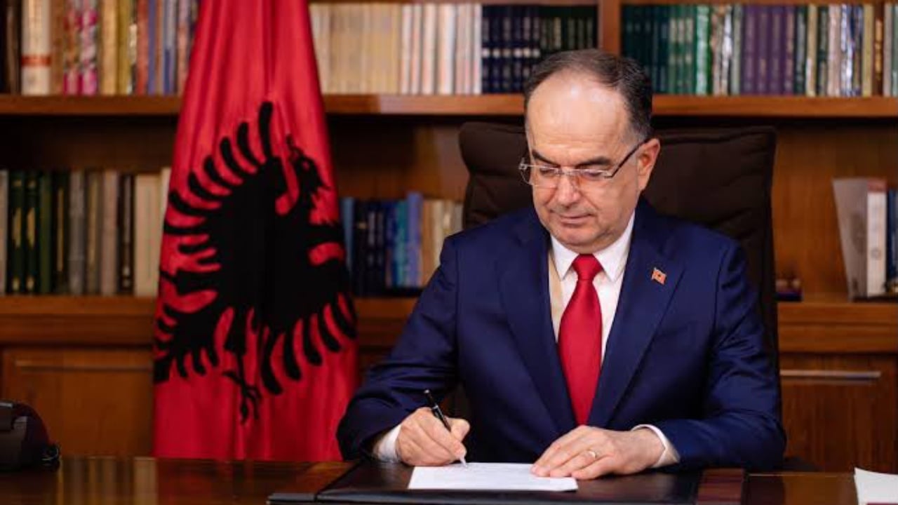 Begaj dekreton ligjin për pagat e gjyqtarëve dhe prokurorëve, zhbllokohen pagesat