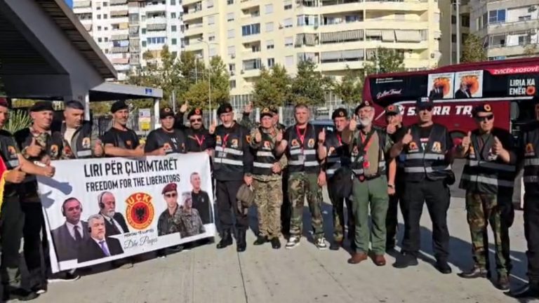 Pas vendimit të Hagës, ish-luftëtarët e UÇK-së mbërrijnë në Durrës me mesazhin “Liria ka emër”