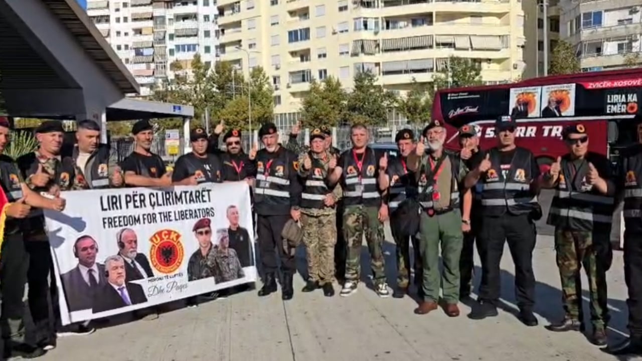 Pas vendimit të Hagës, ish-luftëtarët e UÇK-së mbërrijnë në Durrës me mesazhin “Liria ka emër”