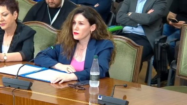 Vlora Hyseni u kthye nga Prishtina në Morinë, pritet masa ndaj shefes së SHISH