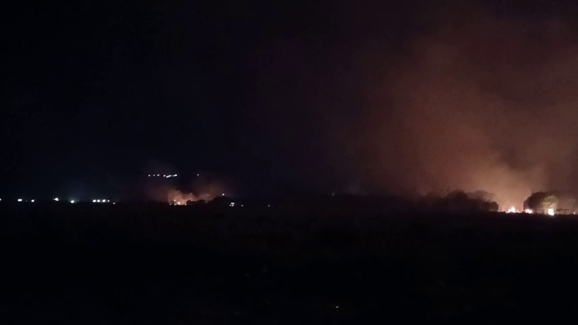 Fire in Lalzi Bay, flames move closer to hotels amid strong winds