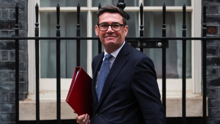 Andy Burnham hap debatin për rikthimin në BE, Britania sinjalizon afrimin me Brukselin
