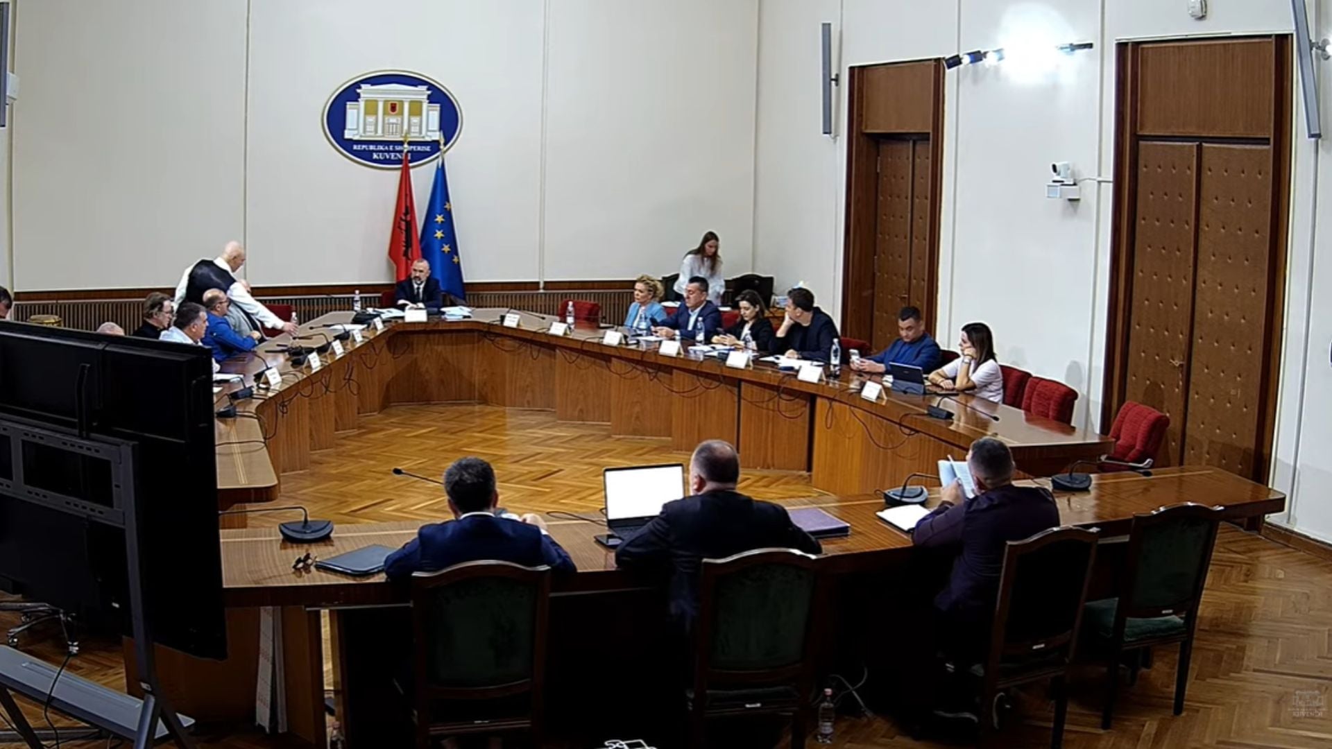 Arrestimi i Vlora Hysenit ndez Komisionin e Ligjeve, opozita: Ka rënë shteti
