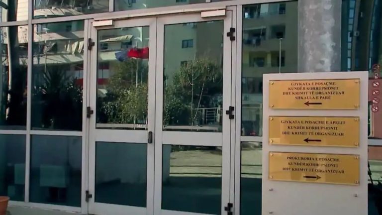 Përshkallëzohet bojkoti i avokatëve në GJKKO, bllokohen edhe seancat e masave të sigurisë