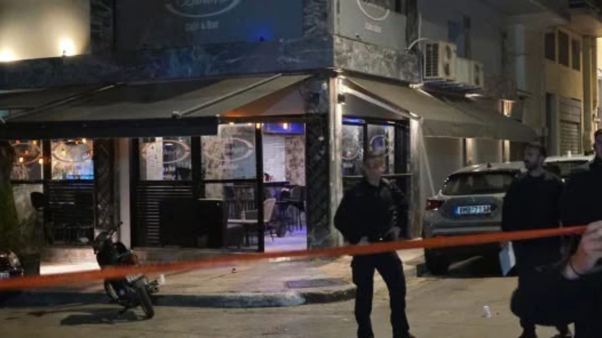 Të shtëna në Athinë pranë një kafeneje, plagoset një vajzë shqiptare 10-vjeçare