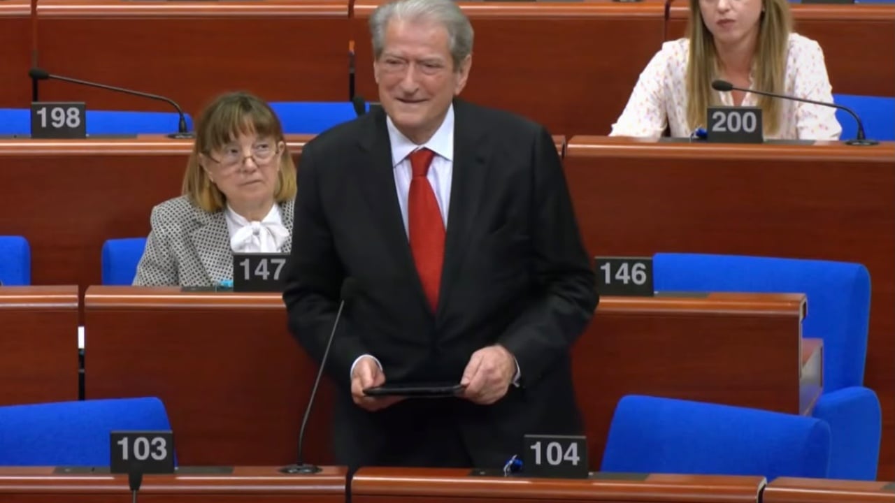 Berisha në Strasburg kërkon presion ndërkombëtar ndaj qeverisë, flet për rolin e diasporës