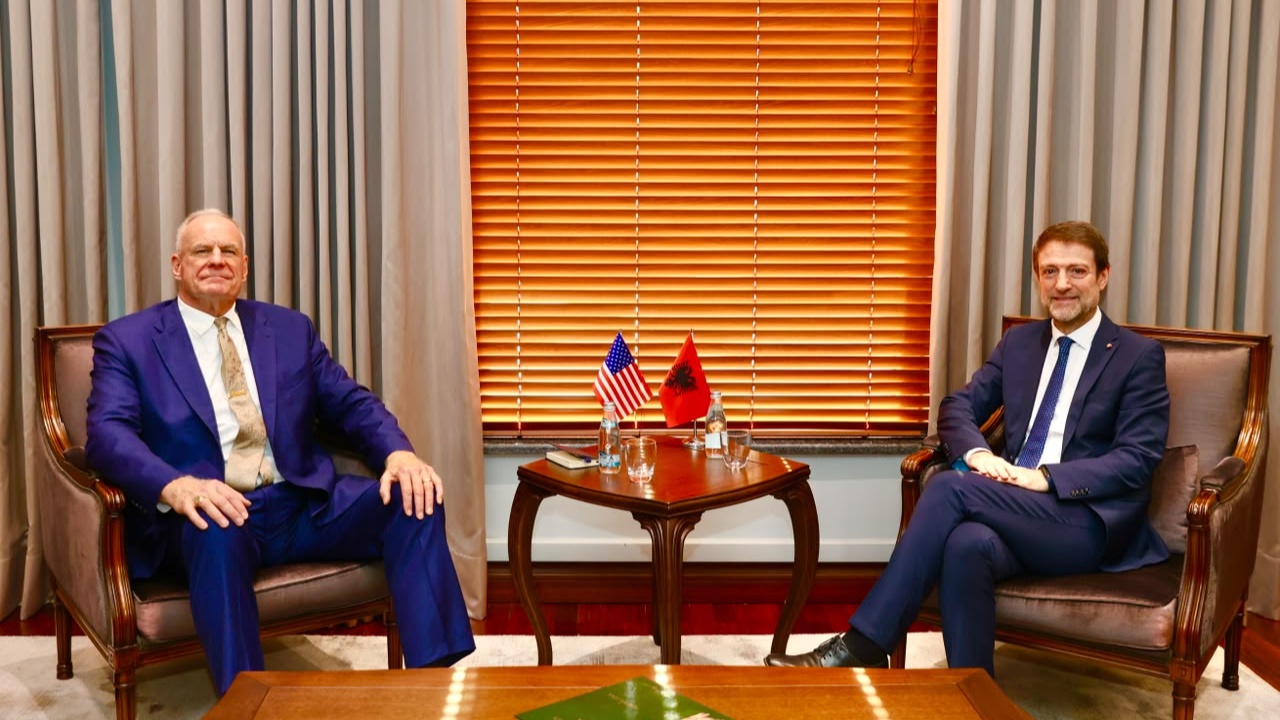 Ferit Hoxha takon ambasadorin e ri të SHBA-së, flet për investime dhe partneritet