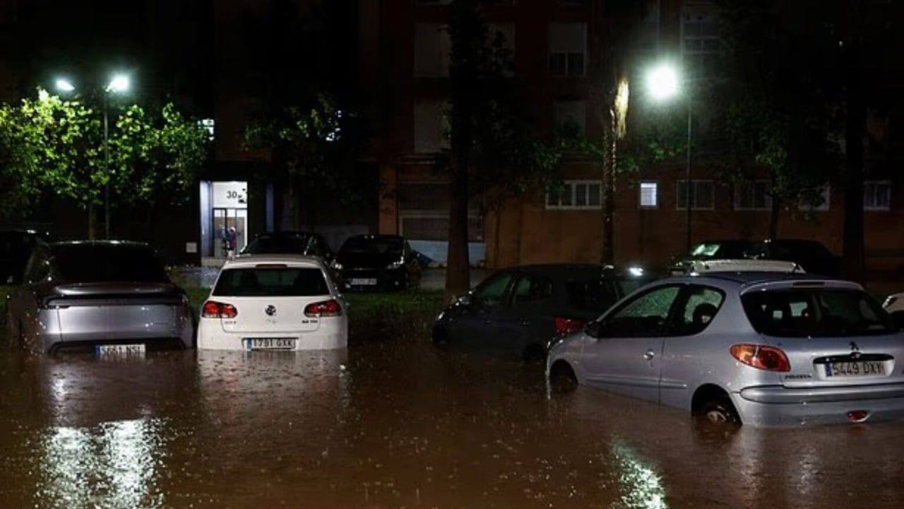 Spanja nën alarm nga reshjet ekstreme, Barcelona bllokohet dhe anulohen mbi 100 fluturime