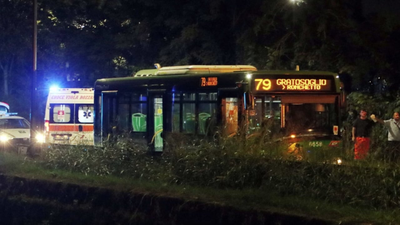 Aksident në Milano, autobusi i linjës 79 përplaset me një makinë: 7 të plagosur
