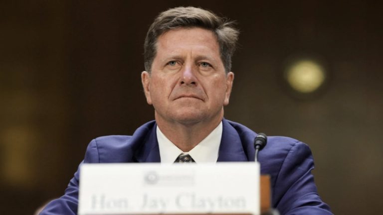 Trump vendos Jay Clayton në krye të task-forcës për IA, raport brenda 120 ditësh