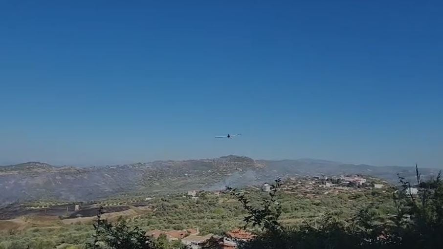 Zjarr në Margëlliç, flakët prekën varrezat dhe iu afruan banesave e puseve të naftës