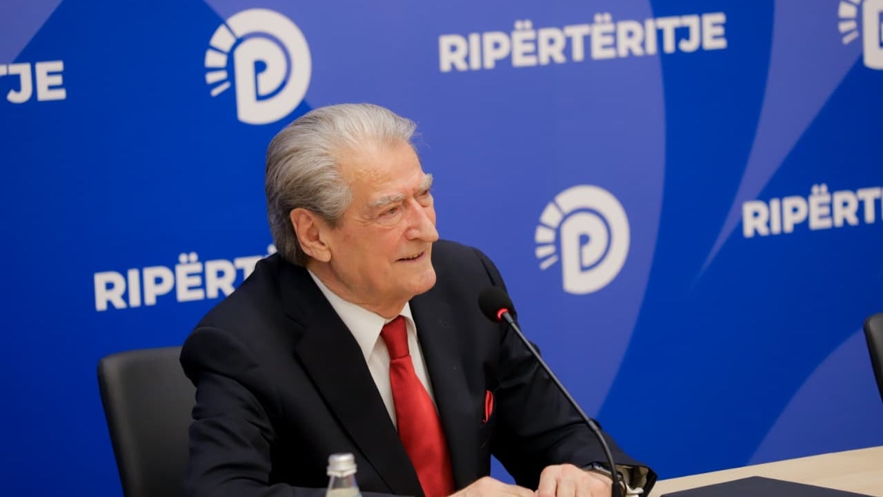 Berisha thërret protestë më 8 tetor kundër Reformës Territoriale: pretendon shkrirjen e 15 bashkive