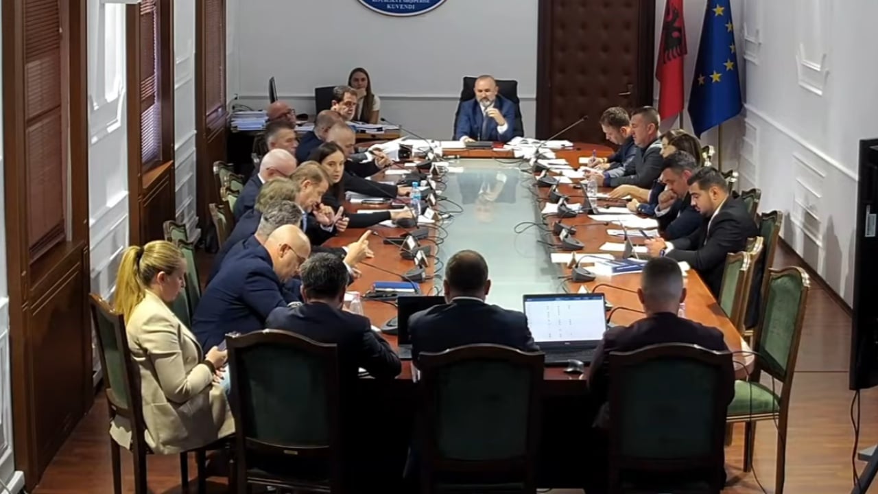 Komisioni i Ligjeve kalon në parim reformën territoriale, 8 vota pro dhe 5 kundër