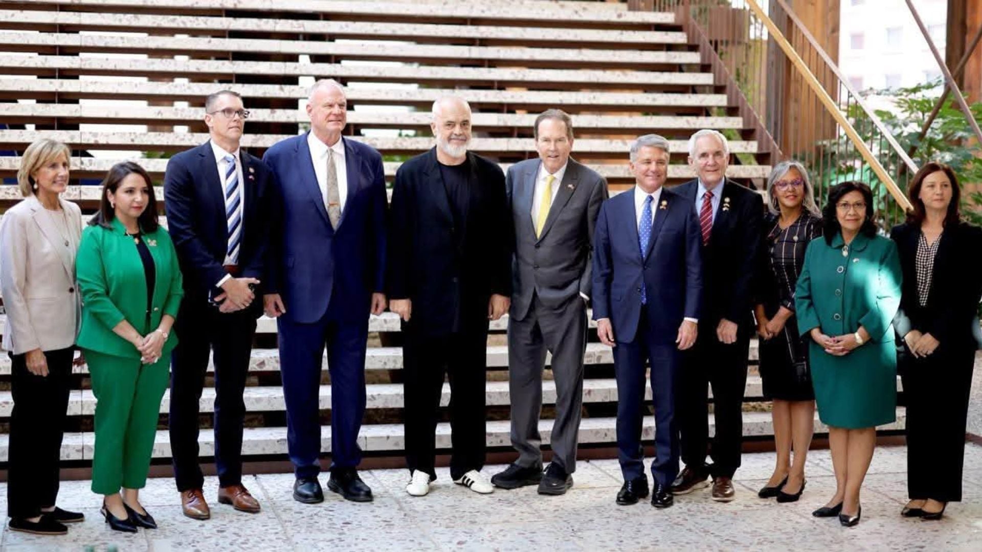 Rama publikon foto nga takimi në Kryeministri me delegacionin e Kongresit të SHBA