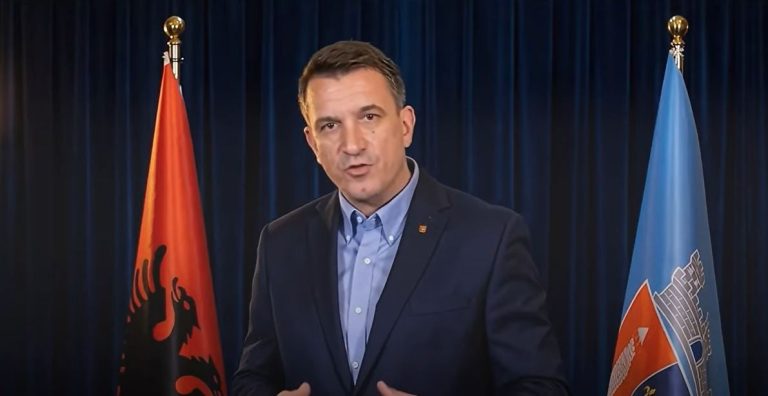 Veliaj del me video me IA nga qelia: premton drekë falas në shkolla dhe flet për “pengmarrje”
