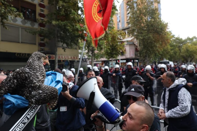 PD mobilizon sërish protestën te Kuvendi, mesazh strukturave: Kthehuni në orën 18:00