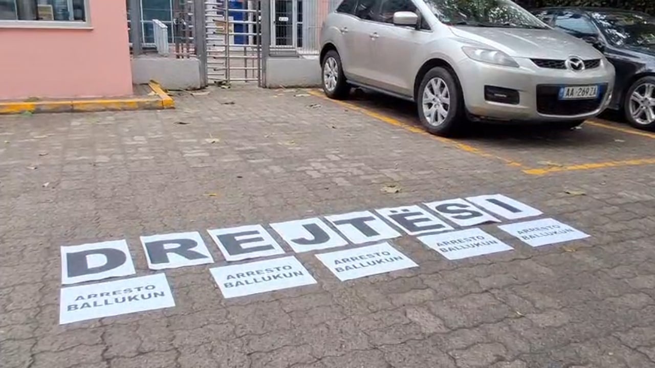 Protestë para SPAK: qytetarë kërkojnë arrestimin e Belinda Ballukut mes polemikave