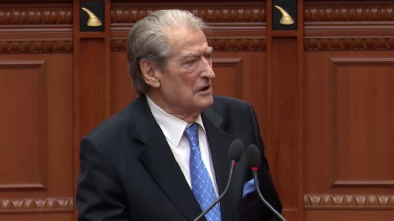Votimi për hartën e re territoriale, Berisha publikon videon me Ballukun në Kuvend