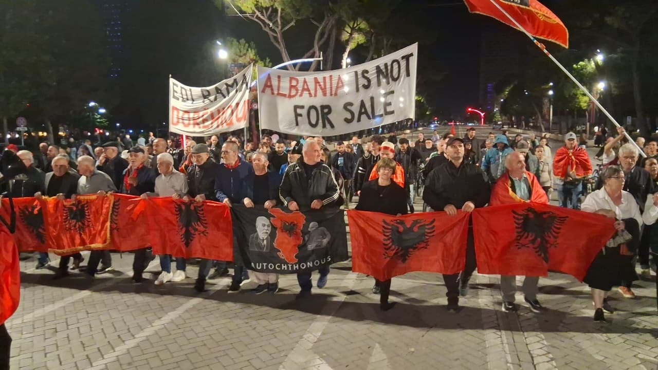 Protesta e 132-të në Tiranë, kundërshtime edhe për reformën territoriale të votuar në Kuvend