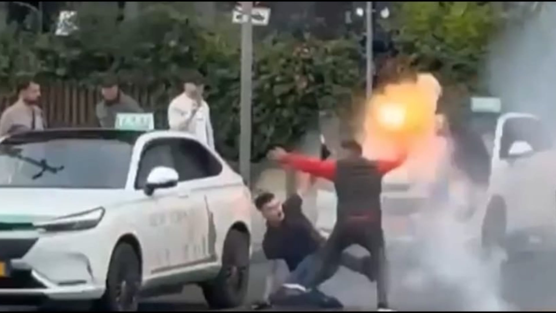 Përplasje me flakadanë pranë Arenës Kombëtare, tension para derbit Partizani-Tirana