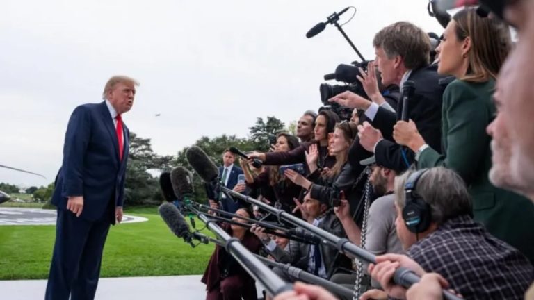 SHBA: 5 rrjete televizive nën hetim pasi pezulluan mbulimin e Trump