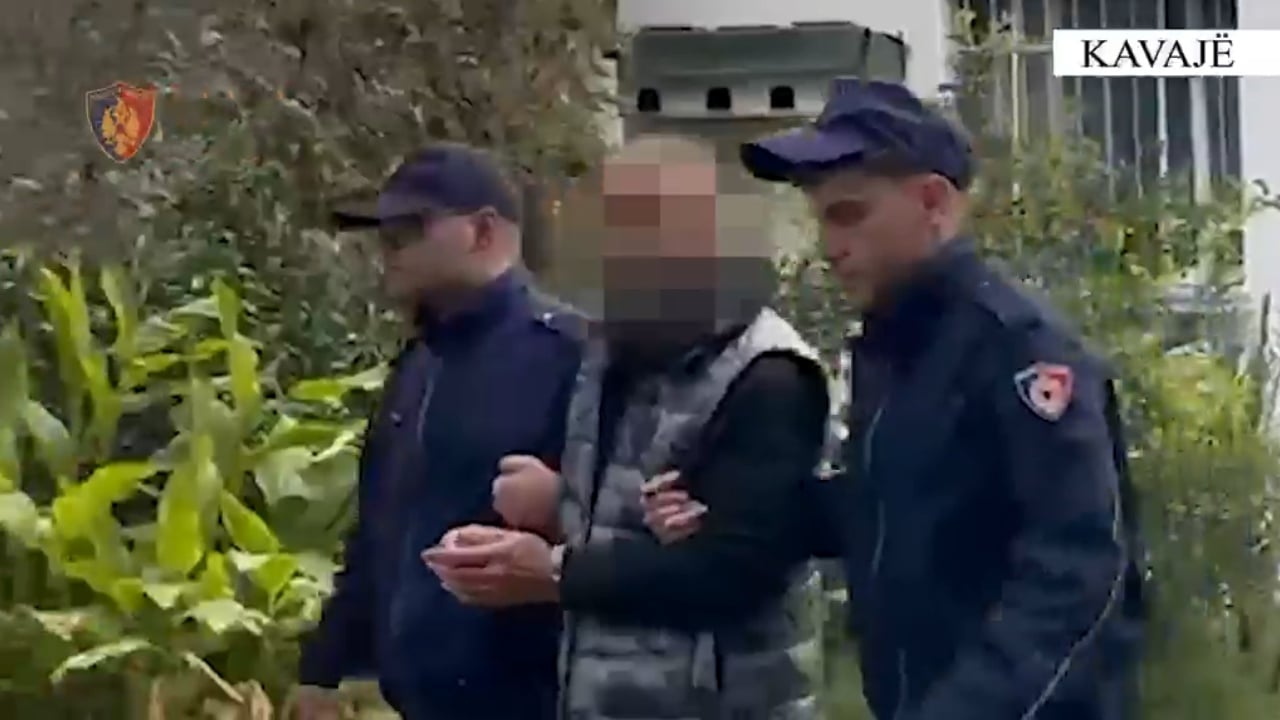 Vjedhja e kasafortës në Kavajë, arrestohet 46-vjeçari; në kërkim bashkëpunëtori