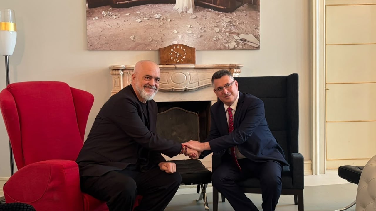 Ministri i Jashtëm i Izraelit takon Ramën në Tiranë, e quan “zë të guximshëm”
