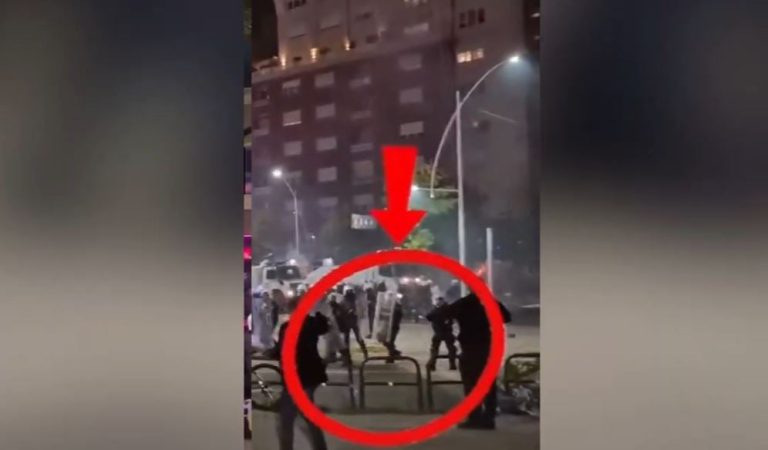 Protesta dhe policia, gazetari denoncon dhunë në terren: “Më drejtuan granatëhedhësin”