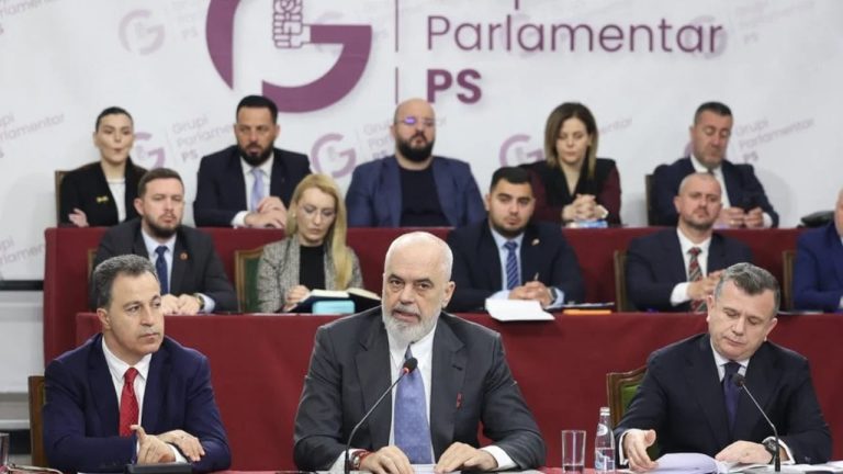 Rama mbledh Grupin e PS dhe ministrat, në tryezë raportimi për “Praninë Besnike”