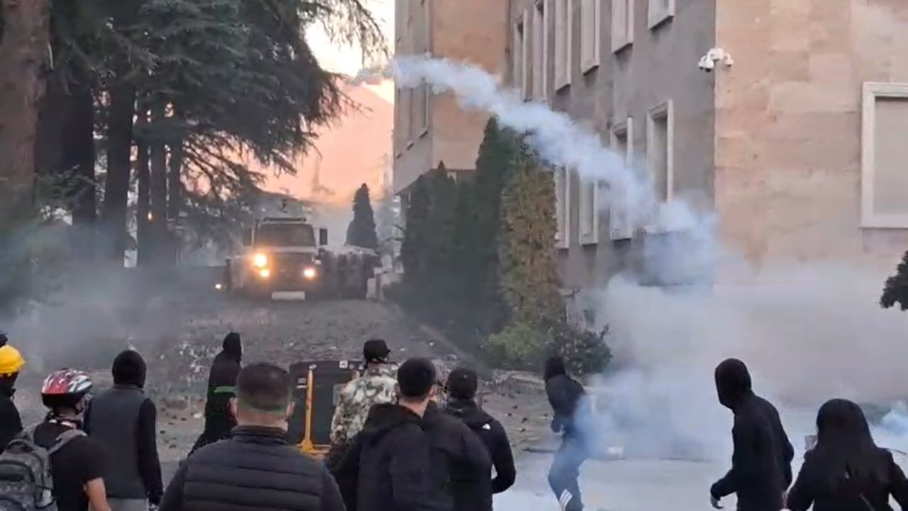 Përplasjet në Tiranë, Albana Koçiu del me reagim: “Shqipëria nuk ka nevojë të digjet”