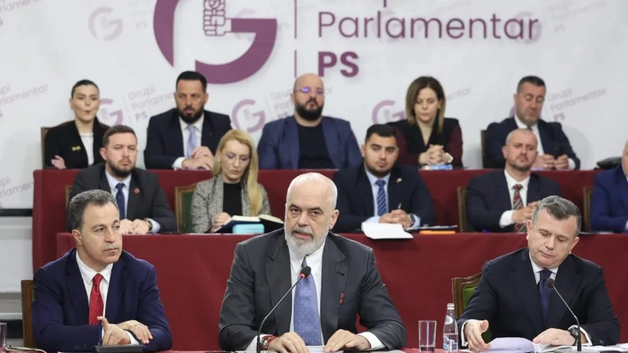 Rama shtyn mbledhjen e grupit parlamentar të PS, takimi në Pallatin e Brigadave kalon për nesër