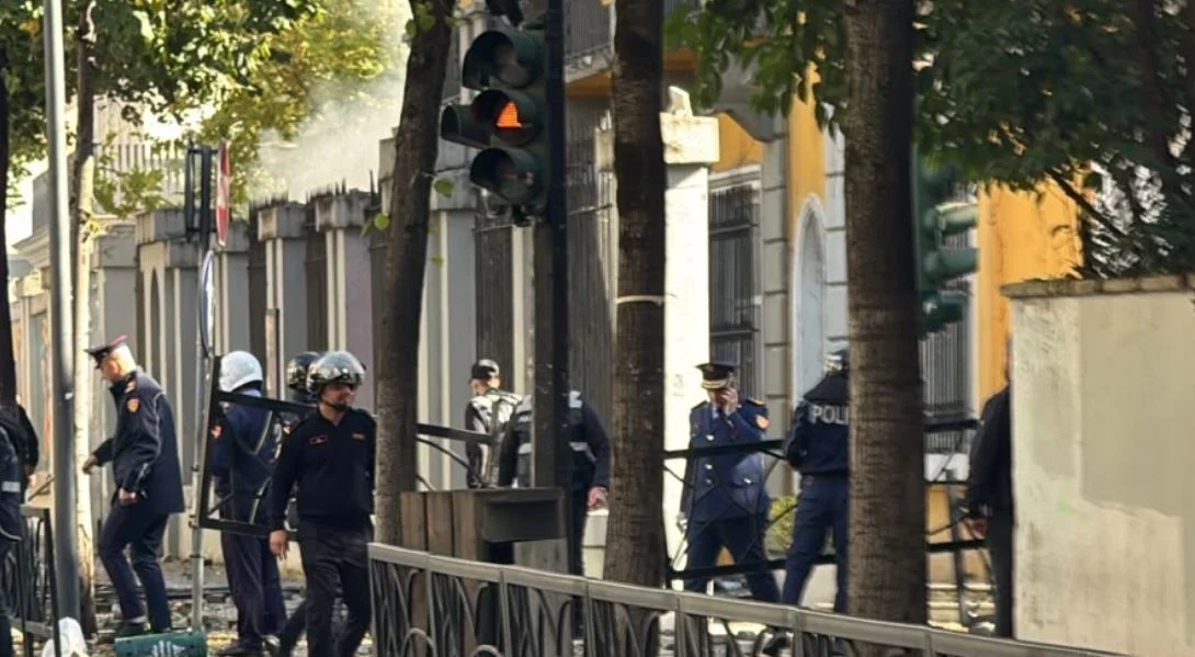 Skënder Hita nën presion pas protestës te Arsimi: pyetje për dështimin e policisë