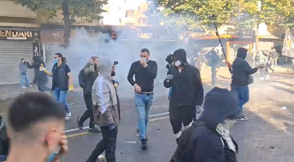 Tensione te Ministria e Arsimit, plagoset nje efektiv i FNSH gjate protestes