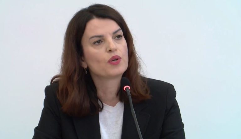 Albana Koçiu reagon për protestën në Tiranë: Të rinjtë s’duhet të përdoren për dhunë