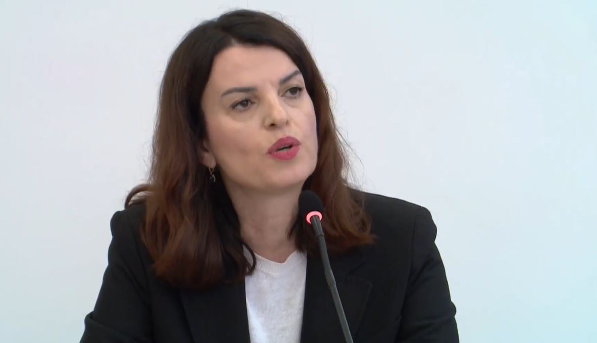 Albana Koçiu reagon për protestën në Tiranë: Të rinjtë s’duhet të përdoren për dhunë