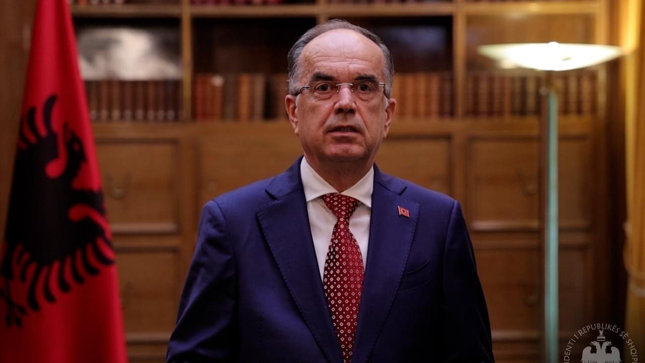 Begaj reagon pas tensioneve në protestë: thirrje për dialog, ndërsa Tirana mbetet nën presion