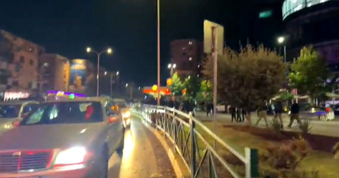 Bllokim te Zogu i Zi, trafiku del jashte kontrollit pas mberritjes se protestuesve