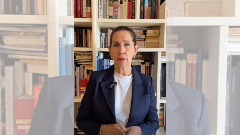 Mirela Kumbaro reagon për protestat: “Mos i përfshini fëmijët në situata të dhunshme”