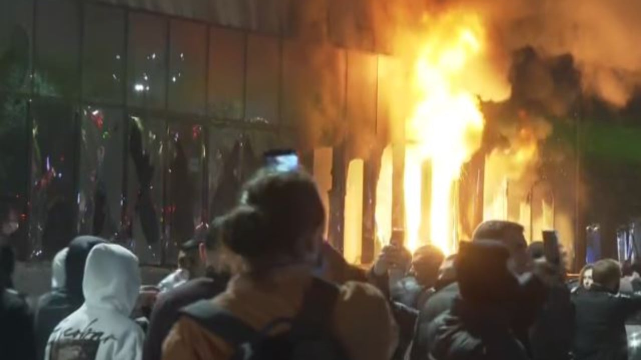Pas protestës në Tiranë, Ministria e Shëndetësisë publikon bilancin: 89 të trajtuar