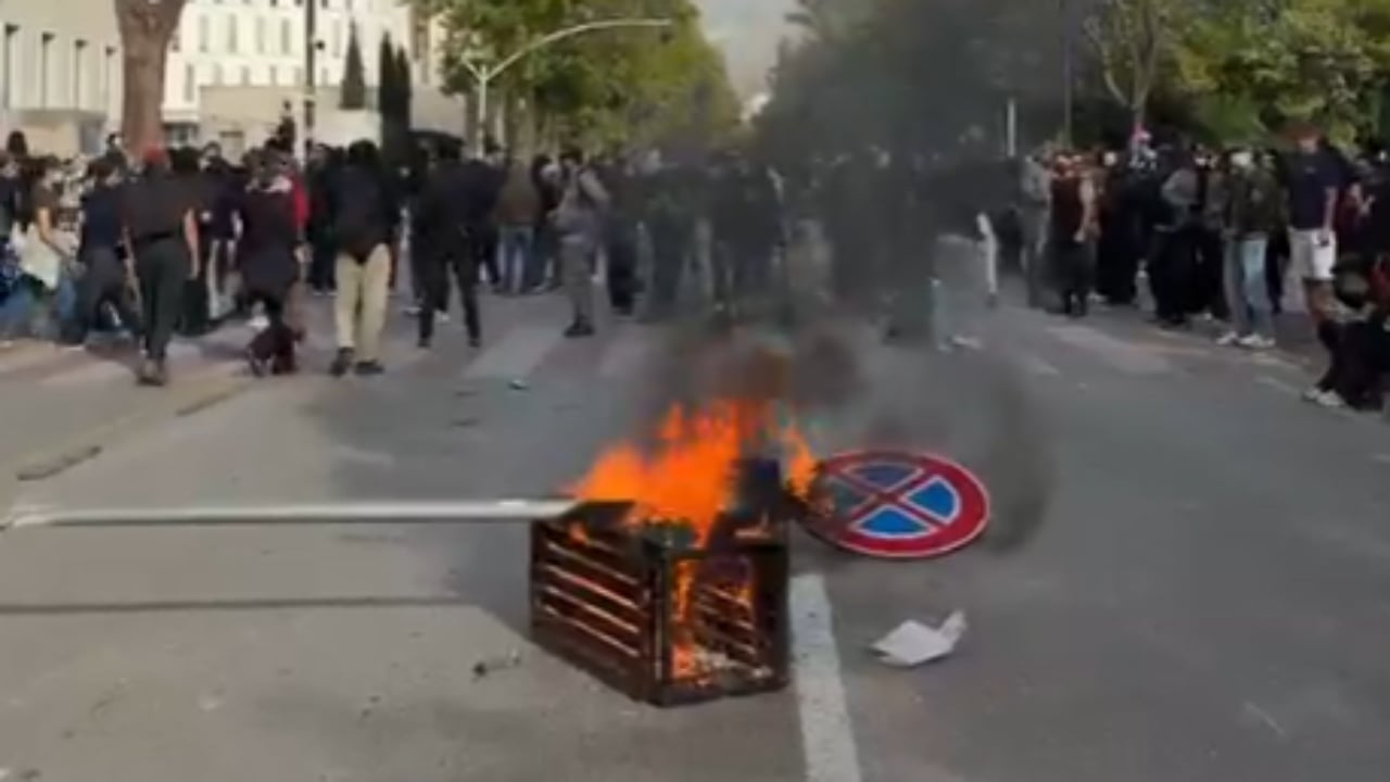 Protestë pranë Urës së Dajtit, protestuesit ndezin zjarr në mes të rrugës